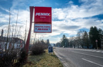 Právě nastřelené ušní známky malému uličníkovi